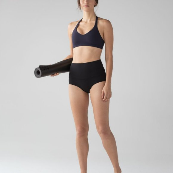 ISO: Lululemon Arise Short Size 4 - Picture 2 of 3